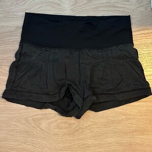 Lululemon pleated running shorts